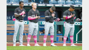 미국 어머니날 ‘핑크 유니폼’ 유방암 근절 캠페인