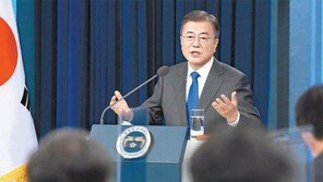 文 “인사청문회, 능력 제쳐두고 흠결만 따져”… 野 “독선과 아집” 