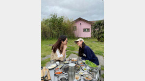 손예진·송윤아, 애정 가득 다정한 눈맞춤 “너무 좋다”