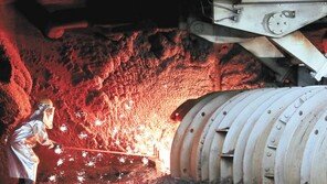 철광석값 천정부지… 1년새 160% 뛰어 제조업 비상