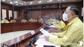 홍남기 “K-반도체 전략, 13일 대통령 보고 후 확정·발표”