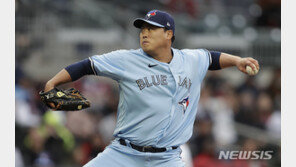 ‘4이닝 무실점’ 호투하던 류현진, 애틀랜타전 5회 솔로포 허용