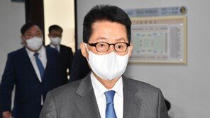 日 스가 만난 박지원…한일관계 개선 실마리 풀리나