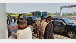 DMZ 둘러본 美정보수장, 국방부 군사정보 부대 방문