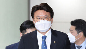 황운하 의원, 김기현 대표 형·동생 변호사법 위반 혐의로 고발