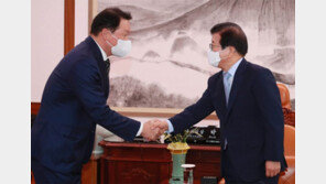 최태원 “포스트 코로나시대 국가경제발전 고민할 때” 