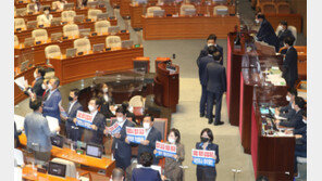 文대통령, ‘1명 낙마’ 與요구 수용… 당청 무게추 이동 신호탄 