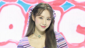 ‘오마이걸’ 지호, 부상으로 활동 잠시 멈춤…“계단에서 발 헛디뎌”