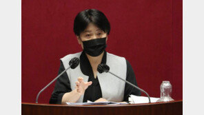 윤희숙 “여자라 임혜숙 임명? 文 페미니즘은 꼰대마초”