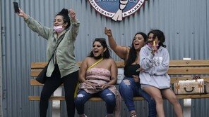 美 이제 실내서도 ‘노마스크’…백신 접종 완료자에 허용