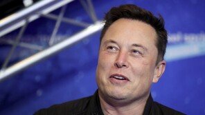 입이 방정? 국제 밉상 된 머스크…테슬라 불매운동까지