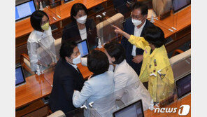 與 문정복, 29세 류호정에게 “야 감히”…장혜영 “아무리 어려도” 사과 요구