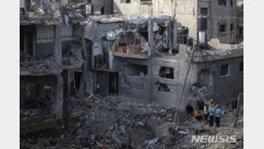 이스라엘, 가자지구 난민촌 폭격…어린이 8명 등 일가족 10명 사망