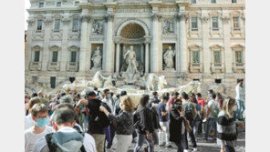 伊, 외국인 관광 재개… 트레비 분수 앞 ‘북적’