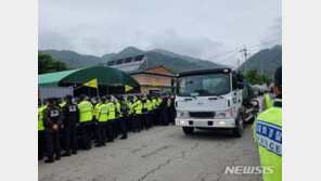 성주 사드기지 생필품 반입 시작…차량 30여대 진입
