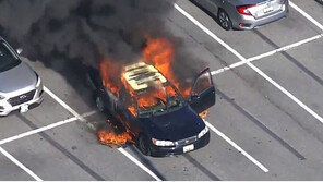 담배 피우다 무심코 사용한 손 소독제에 ‘펑’…차량 활활