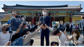 이재명 “경국대전 고치는 일보다 구휼이 중요”…개헌론 일축