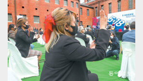 5·18 기념식과 세 손가락 경례