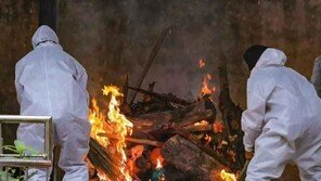 인도 코로나 하루사망자 4500명 넘어…세계최다 경신