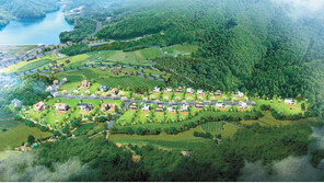 저수지 내려다 보이는 아름다운 전원생활