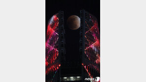 거대한 붉은 달 ‘슈퍼블러드문’…3년만에 다시 뜬다