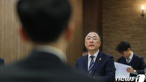 홍남기 “MZ세대 ‘코로나 상흔’ 없도록 취창업·주거 지원”
