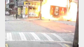 쾅쾅! 굉음 후 불기둥…5톤 트럭 건물 돌진 여성 2명 날벼락 (영상)