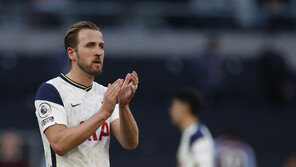 ‘이적설’ 케인 “후회하고 싶지 않아…우승컵 원해”