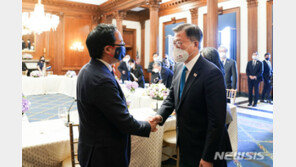 文 만난 한국계 美의원들 “50년 전 이민…대통령 만나니 감격”