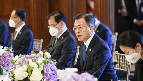 문대통령, 바이든과 첫 3시간 정상회담…한반도 완전한 비핵화 의지 공유