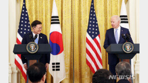 [전문]한미 공동성명 “판문점 선언에 기초한 대화 필수적”