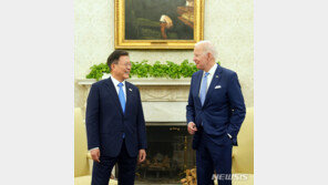 文-바이든, 37분간 오찬 회담…메뉴는 ‘크랩 케이크’