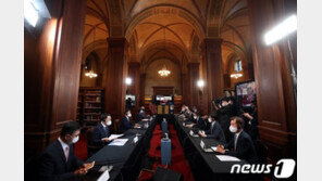 한미 정상 ‘대북정책 방향성 확인’ 성과…가시적 백신 확보 ‘글쎄’