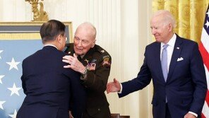 바이든, 文대통령에 “총리”…또 말실수