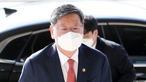 檢, ‘택시기사 폭행 의혹’ 이용구 차관 소환…사건발생 6개월만