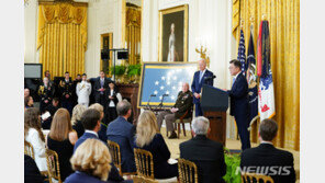 文대통령, 참전용사 훈장 수여식 참석…바이든 “韓 잊지 않았다”