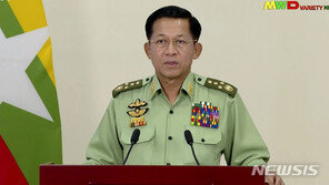 미얀마군 총사령관 “내년 중 민간정부로 권력이양 착수”