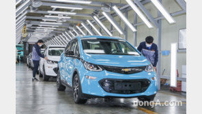 롯데가 선택한 업무용 전기차… 한국GM, 롯데푸드에 ‘볼트EV’ 380대 공급