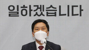 김기현 “정상회담, 현금 주고 어음 받아…1억 백신 스가와 비교”