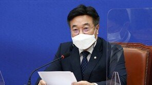 윤호중 “文대통령 성과 상상 이상…국격 ‘뿜뿜’ 느껴져”