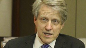 노벨상 수상자 “집값, 100년간 이렇게 높았던 적 없어” 거품 경고