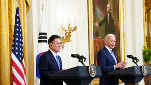 美 제공 55만명분 백신, 국내 30세 미만 군인에게 공급 검토