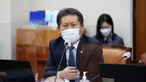 정청래 “文 방미 성과, 부러우면 지는 것” vs 주호영 “들고 온 건, 빈수레”