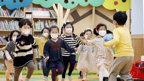 “코로나로 아이들 언어·사회성 퇴보, 공격적 행동 늘어”