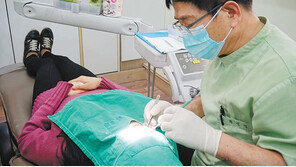 출혈-통증 적고 회복 빠른 ‘최소 절개 임플란트’ 각광