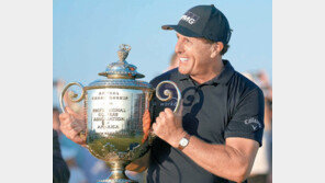 요가-명상으로 멘털관리… 미컬슨 “51세 우승, 난 가능하다 믿었다” 