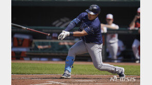 최지만, 무릎 통증으로 교체…부상은 아닌 듯