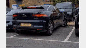 옆칸 도요차 긁적긁적…재규어 운전자 엉망 주차실력 ‘황당’