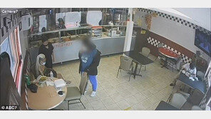 “신생아 주웠다” 식당 손님에 아기 맡기고 떠난 10대 소녀