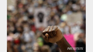 플로이드 사망 1년… 백악관 NSC보좌관 “안보 우선순위”